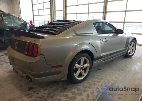 2008 Ford Mustang V6 Deluxe/V6 Premium z USA, uszkodzony, nr VIN 1ZVHT80N285129390